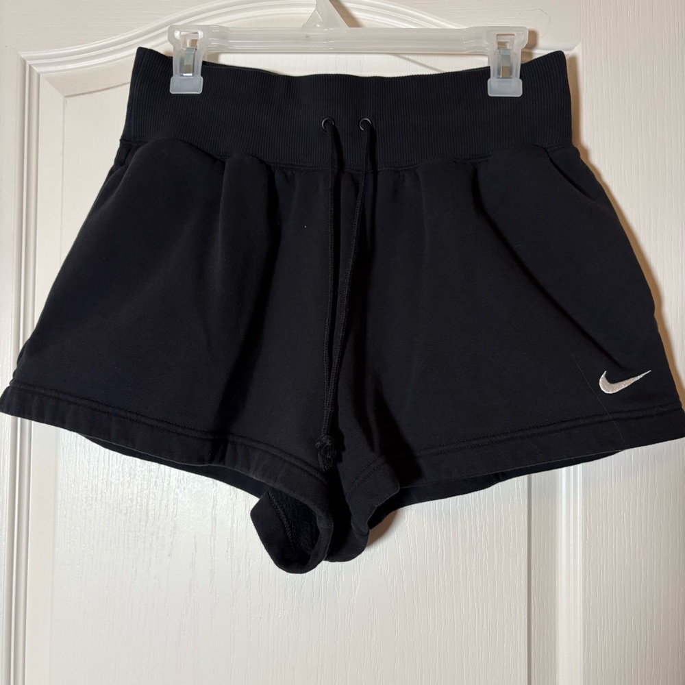Nike Women's Sportswear Phoenix Fleece High-Waisted Shorts. Sz Medium